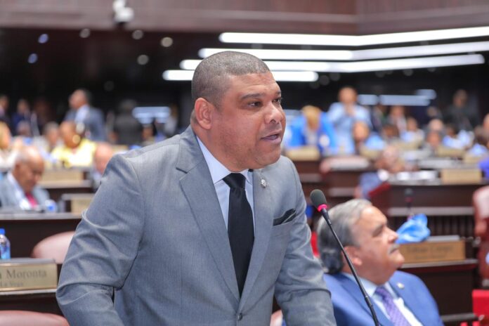 Diputado PRD denuncia Gobierno busca aprobar 615 millones de dólares en préstamos a pocas horas de culminar legislatura en Congreso Diputado PRD denuncia Gobierno busca aprobar 615 millones de dólares en préstamos a pocas horas de culminar legislatura en Congreso