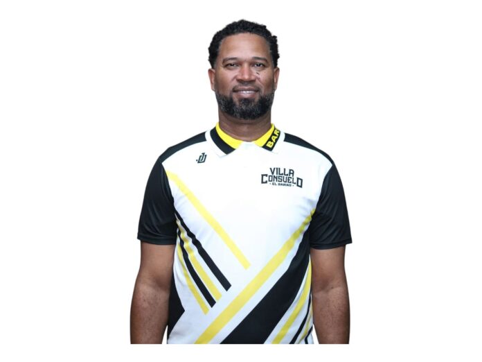 Coach Yoel Feliz, dirigirá al club Rafael Barias este año en el Torneo de Baloncesto Superior Distrital 2025