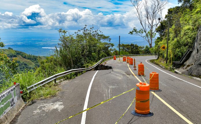 MOPC cerrará el paso de manera provisional en la carretera Casabito-Constanza