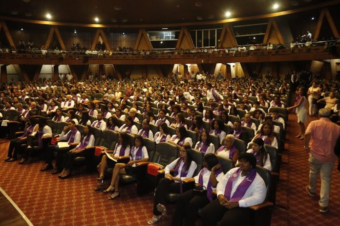 Escuela de Idiomas de la UASD gradúa a 643 estudiantes en lenguas extranjeras