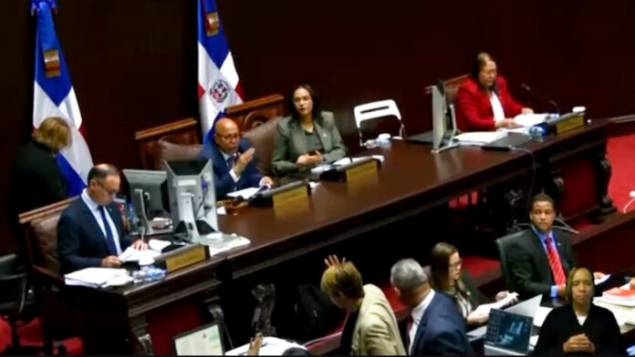 Diputados aprueban en primera lectura reforma laboral