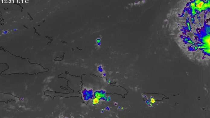 Doble onda tropical y vaguada amenazan con fuertes lluvias e inundaciones en RD