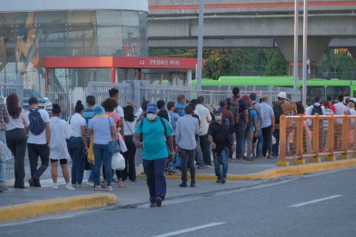 Este martes comienza la implementación del nuevo horario laboral para el Gran Santo Domingo