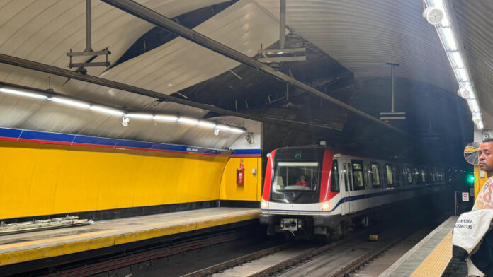 Se desprende plafón en la estación L2 Rosa Duarte del Metro