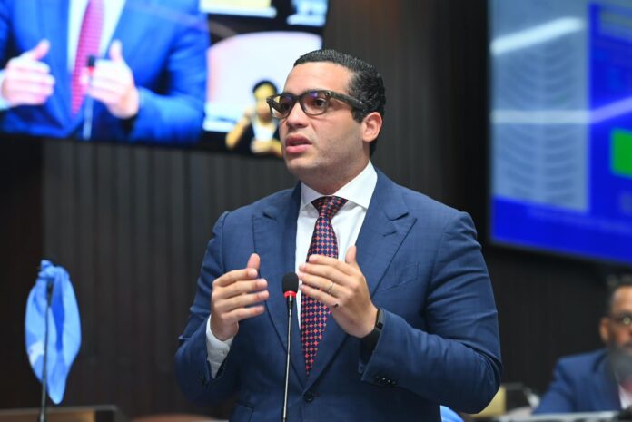 Diputado Charlie Mariotti critica falta de detalles en recortes del Gobierno ante la crisis