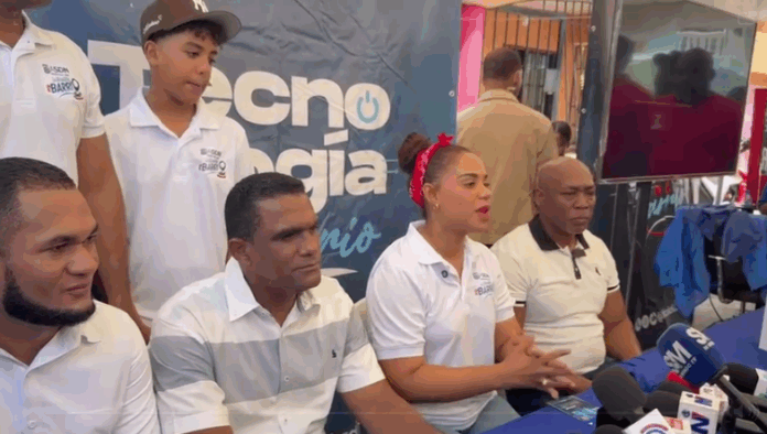 Alcaldía en el Barrio de SDN lleva soluciones a sector Las 10 Tareas en Los Guaricanos