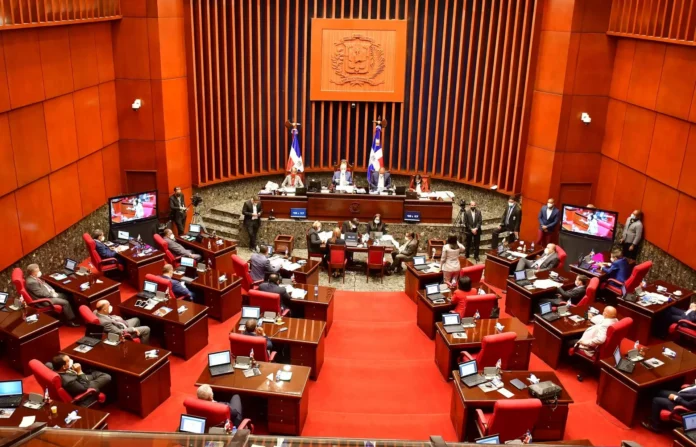 Senado completa comisión bicameral que estudiará Presupuesto del 2026