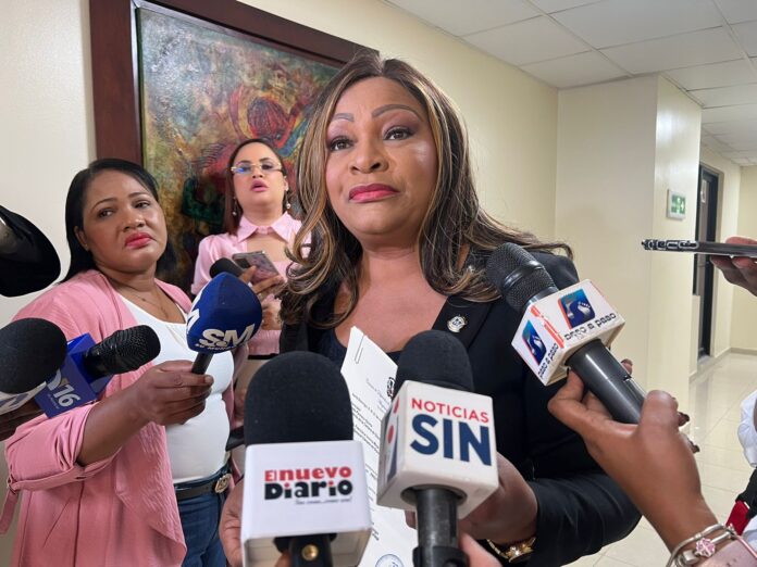 Diputada del oficialista Partido Revolucionario Moderno (PRM), Altagracia de los Santos Diputada del oficialista Partido Revolucionario Moderno (PRM), Altagracia de los Santos