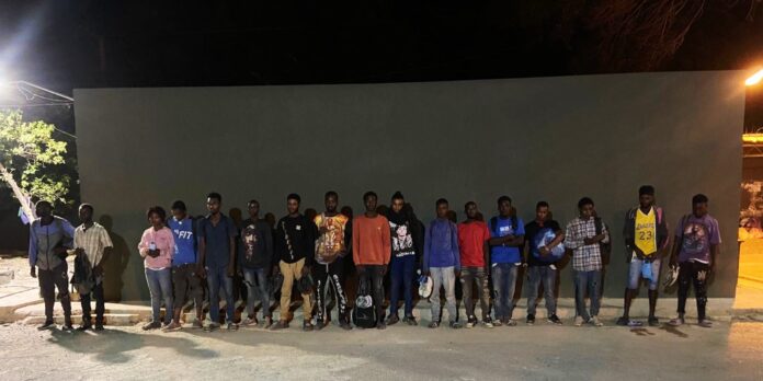 Ejército detiene a 18 haitianos que se encontraban ocultos en una vivienda en Mao