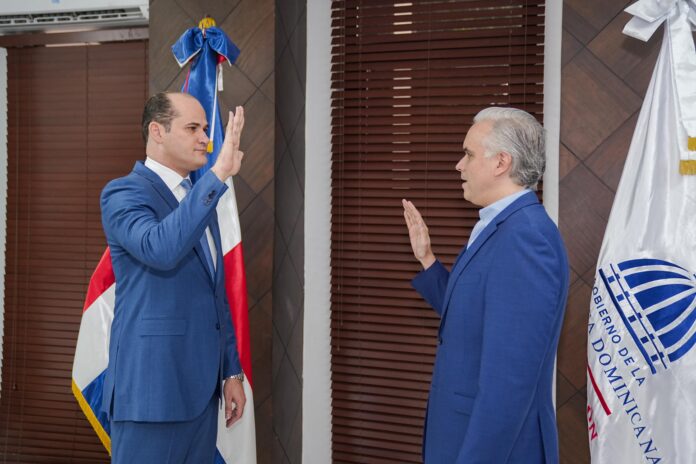 Adolfo Pérez De León asume como nuevo director del INABIE