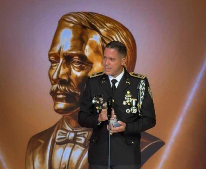Premios Dominicanísimo reconoce labor de la PN y su enlace en EE. UU