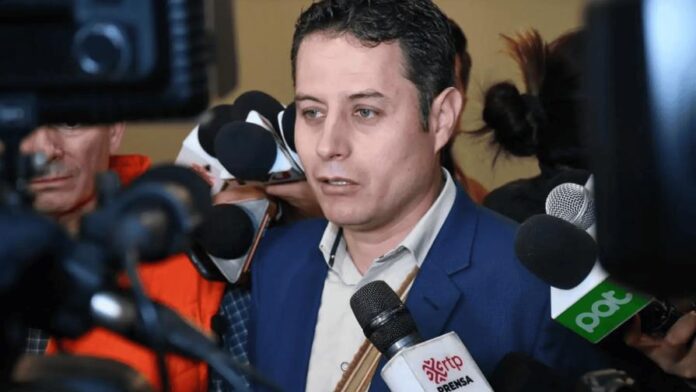 Candidato vicepresidencial Lara dice que Bolivia está cansada de "los mismos de siempre"