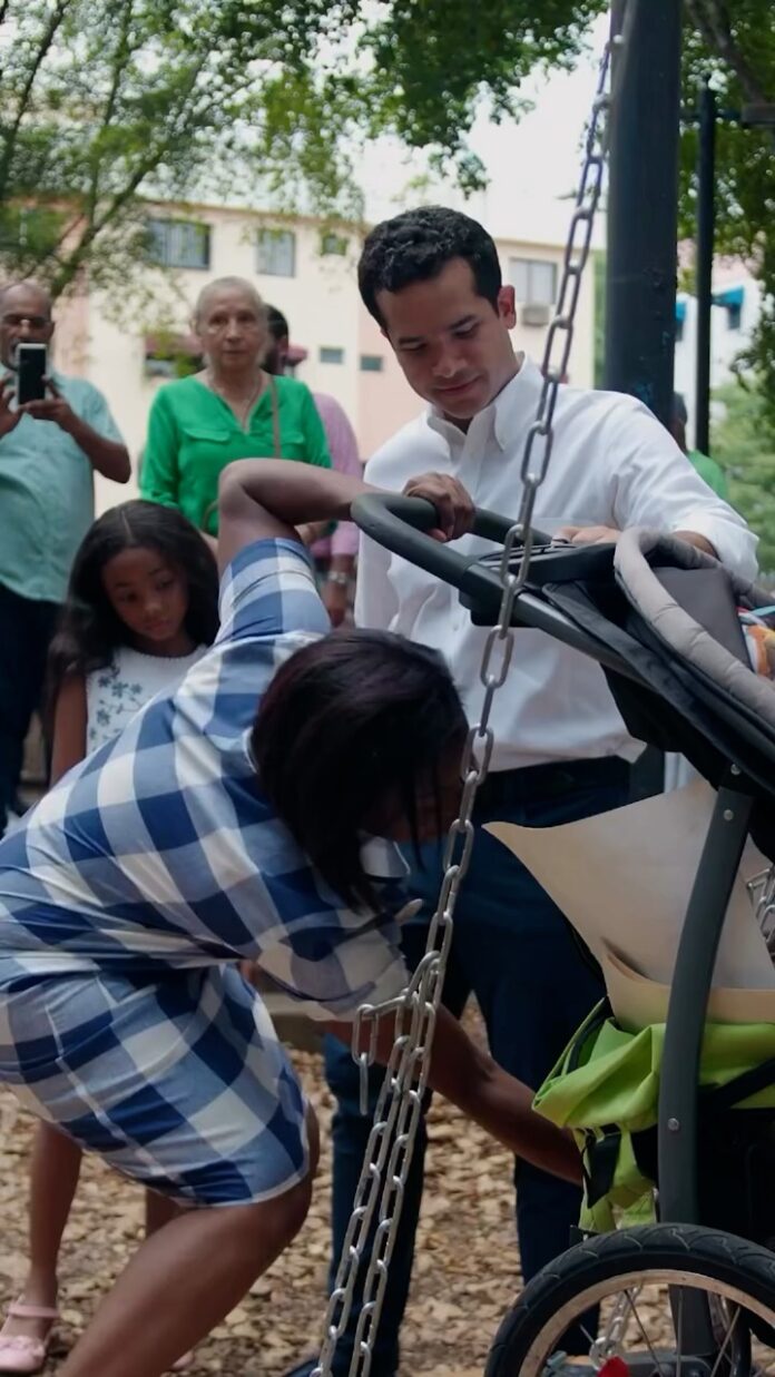Senador Omar Fernández entrega parque inclusivo para niños con discapacidad