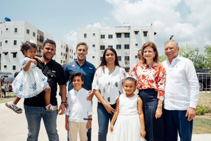 Vicepresidenta Raquel Peña encabeza entrega de 608 nuevas viviendas en Hato Nuevo
