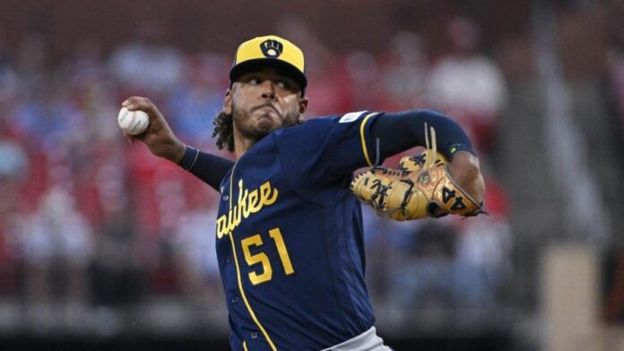 Freddy Peralta poncha a ocho pero sale sin decisión en derrota de los Cerveceros ante Filis Freddy Peralta poncha a ocho pero sale sin decisión en derrota de los Cerveceros ante Filis