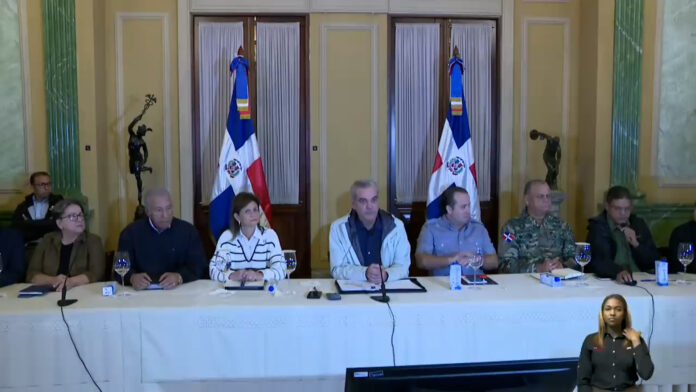 Abinader: "Las personas que están lugares vulnerables, salgan de esos sectores vulnerables"