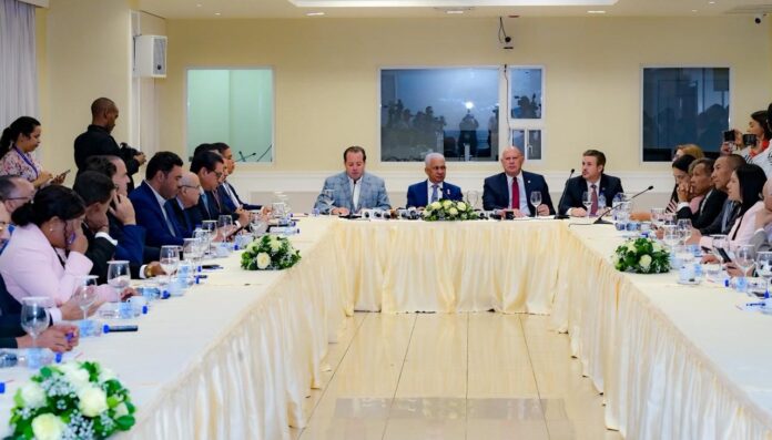 Gobierno presenta ante el Senado plan "Meta RD 2036"