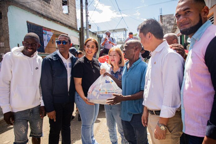 ASDN y Cámara de Comercio China entregan kits alimenticios a afectados por tormenta Melissa ASDN y Cámara de Comercio China entregan kits alimenticios a afectados por tormenta Melissa