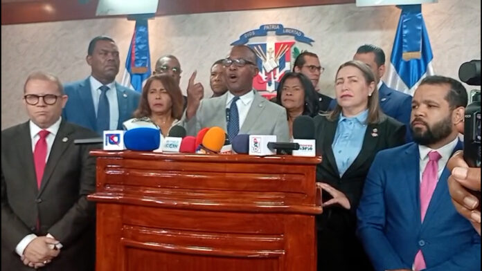 Diputados de FP se oponen a explotación de Loma Romero en San Juan