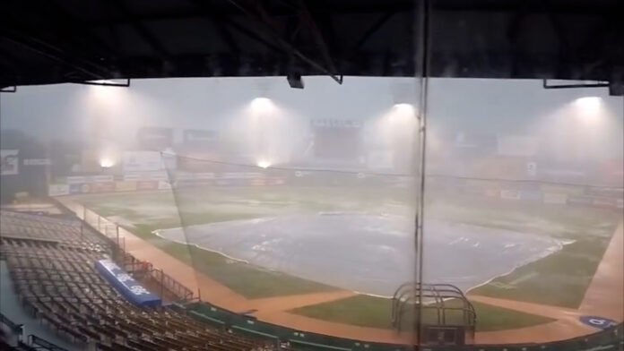 LIDOM suspende juegos de este martes por efectos de la tormenta Melissa LIDOM suspende juegos de este martes por efectos de la tormenta Melissa