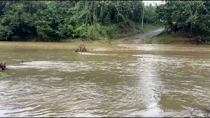 Crecida de río en Monte Plata deja incomunicadas varias localidades de Mamá Tingó Crecida de río en Monte Plata deja incomunicadas varias localidades de Mamá Tingó