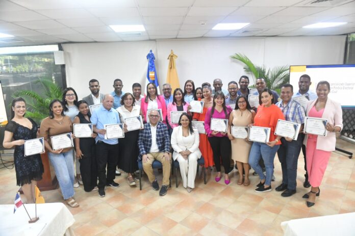 JCE-IESPEC concluye taller de registro civil para periodistas y comunicadores