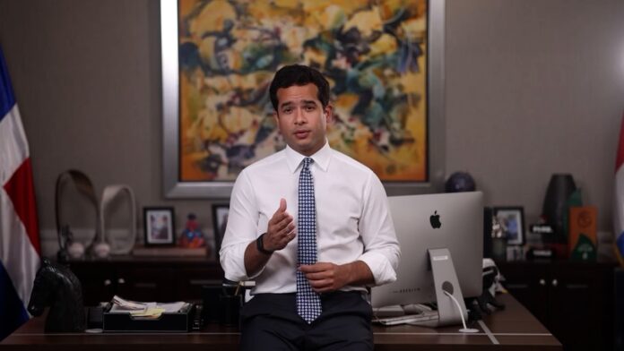 Omar Fernández exige cumplir la ley y liberar de impuestos salarios de hasta RD$52 mil Omar Fernández exige cumplir la ley y liberar de impuestos salarios de hasta RD$52 mil