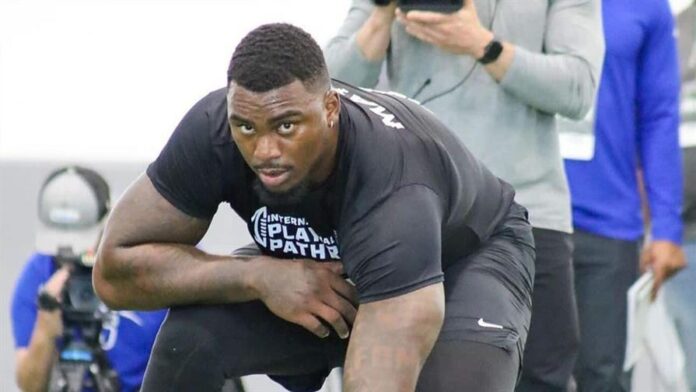 El dominicano Bayron Matos firma con el equipo de prácticas de los Indianapolis Colts de la NFL