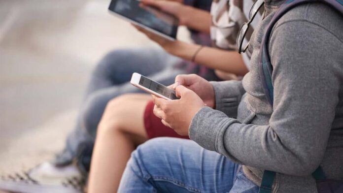 Dinamarca prohibirá las redes sociales a los menores de 15 años