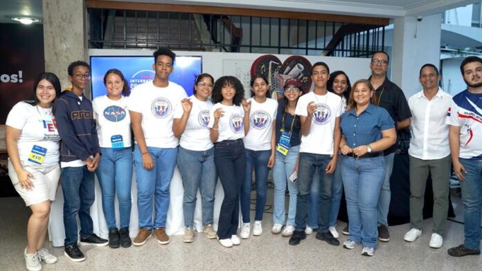 Participaron 27 equipos del sector público, con estudiantes de 26 centros educativos secundarios en el NASA Space Apps (FUENTE EXTERNA.)