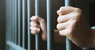 10 años de prisión a dos hombres por estafas de más de RD$10.6 millones  10 años de prisión a dos hombres por estafas de más de RD$10.6 millones