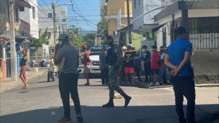 Tras el tiroteo que dejó varios muertos en Santiago, residentes denuncian zozobra por los constantes "teteos" Tras el tiroteo que dejó varios muertos en Santiago, residentes denuncian zozobra por los constantes "teteos"