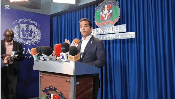 Omar Fernández somete proyecto para exonerar de impuestos sueldos hasta los 52,000 pesos