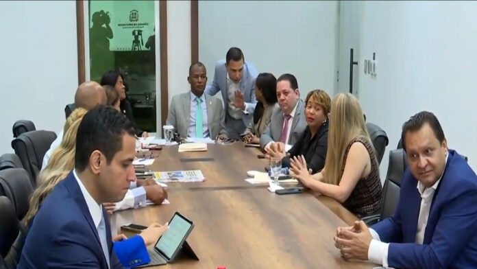 Comisión aprueba a unanimidad informe favorable de reforma laboral