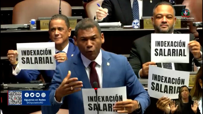 Con pancartas en manos diputados opositores exigen indexación salarial se incluya en el presupuesto