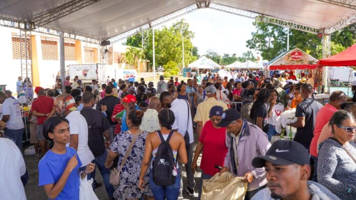 Inespre lleva sus ofertas del Programa Grandes Ferias de Productores a residentes de San Cristóbal