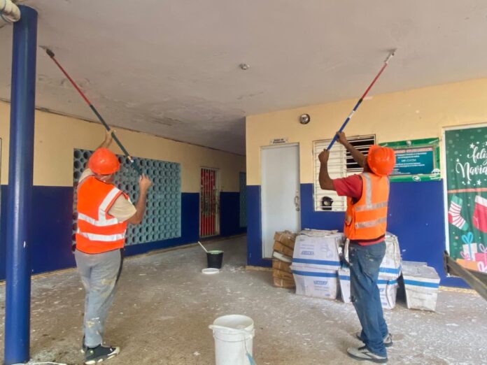Gobierno supervisa remozamientos de escuelas en Santo Domingo durante Navidad