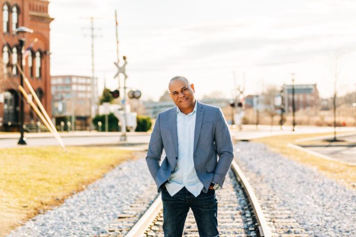 El cantante Edward Herrera presenta su nuevo sencillo “Fin de Semana” y amplía su propuesta musical
