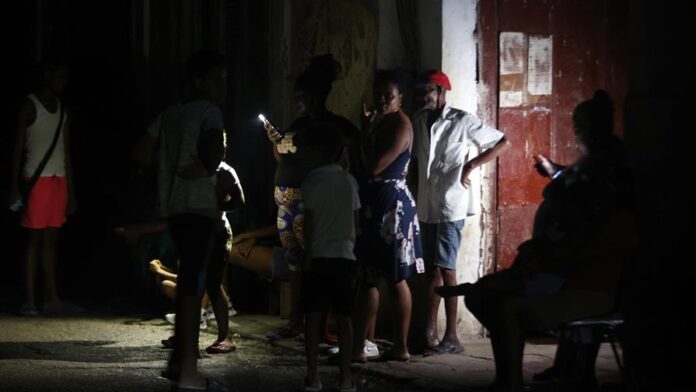 Cuba se recupera del apagón masivo pero los cortes por déficit afectan al 67 % de la isla