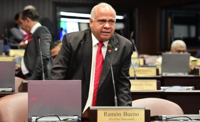 Ramón Bueno asegura proyecto económico es el primero en casi 30 años que goza de amplia "simpatía"