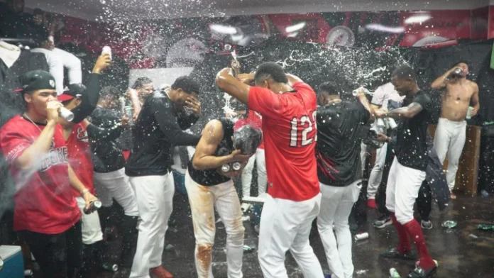 Con la victoria, los Leones mejoraron su marca a 12-5 y aseguraron el primer lugar del Todos contra Todos