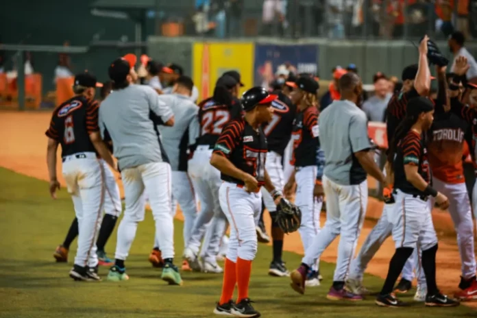 En un dramático partido los Toros vencen a las Águilas y pasan a disputar la final contra el Escogido