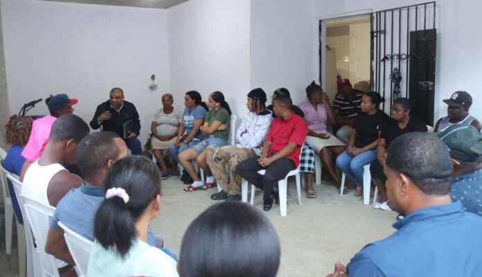 Conforman mesa de trabajo para resolver problemas en Las Carpas (Foto: Equipo de Comunicación)