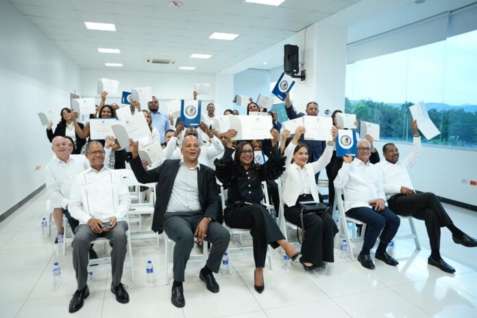 Un grupo de 38 participantes se graduó de este curso especializado (Foto: Dirección de Comunicación)