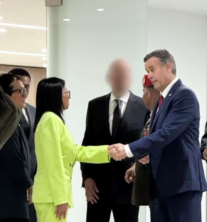 Jefe de la CIA se reúne con Delcy Rodríguez para explorar cooperación entre EE. UU. y Venezuela