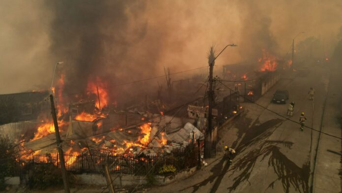 Aumenta a 19 la cifra de fallecidos en Chile por incendios forestales