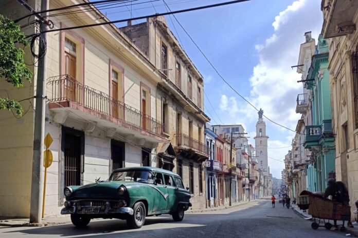 Cuba permitirá a sus ciudadanos en el exterior invertir en el sector privado