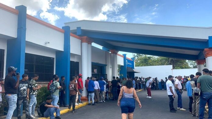 Continúan las quejas por la lentitud para obtener la nueva licencia