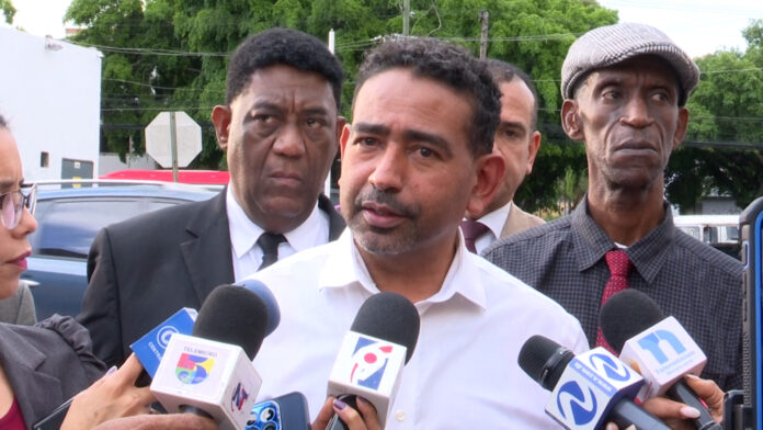 Imponen medida de coerción contra comunicadores por difamación
