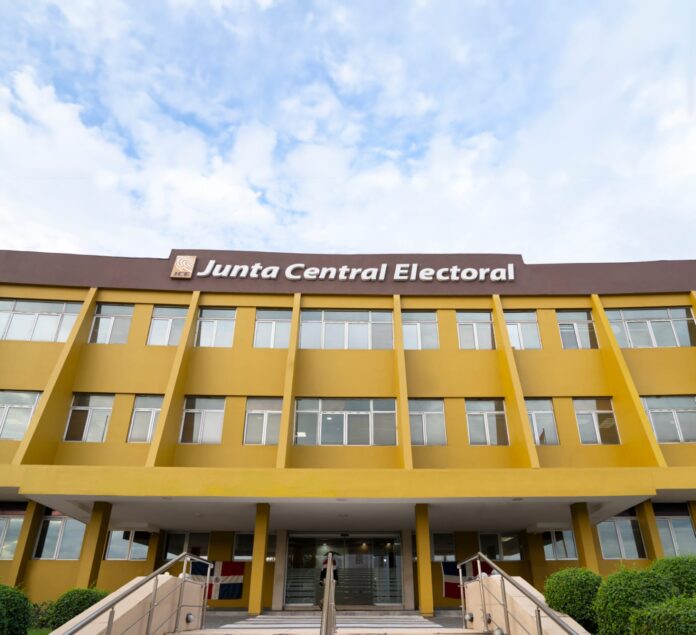 JCE anuncia horarios y centros cedulación para entrega de la nueva cédula a partir del 12 de abril